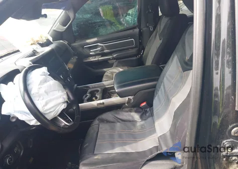 2021 Ram 1500 Big Horn 4X4 5'7 Box z USA, uszkodzony, nr VIN 1C6SRFFT2MN678090